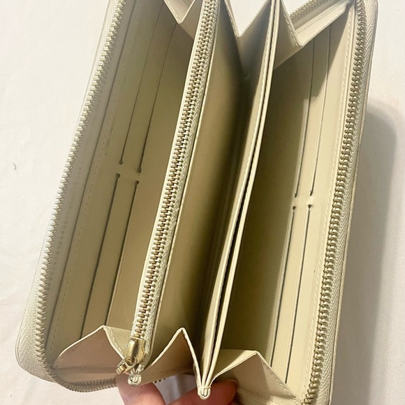 Louis Vuitton Monogram Vernis Wallet - Picture 5 of 6